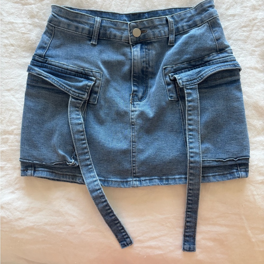 Stylish Blue Denim Mini Skirt